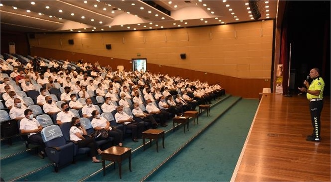 Mersin Büyükşehir Şoförleri ‘trafikte Önce Yaya’ Eğitimi Aldı