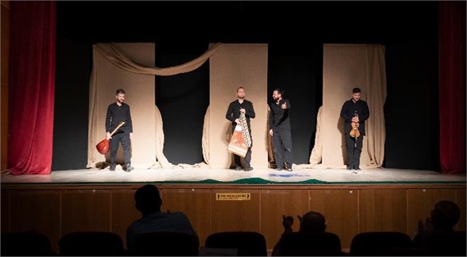 Mersin Şehir Tiyatrosu İlçelerde "Perde" Dedi! Şehir Tiyatrosu Turneleriyle Vatandaşlarla Buluşuyor