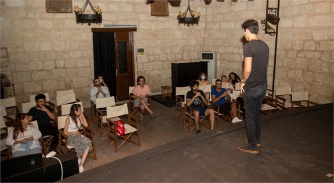 Büyükşehir’in Tiyatro Kurslarıyla Minik Tiyatrocular Sahneye İlk Adımlarını Attı