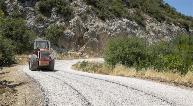 Mersin Büyükşehir, Vatandaşın da Tarımın da Yolunu Açıyor