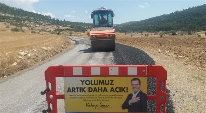 Mersin Büyükşehir Belediyesi Yol Asfalt Birimi Ekipleri, Hem Tarsus’ta, Hem de Çamlıyayla’da Sathi Asfalt Dökümü Öncesi Birçok Noktada Zemin Revize ve İyileştirme Çalışmalarını Sürdürüyor.