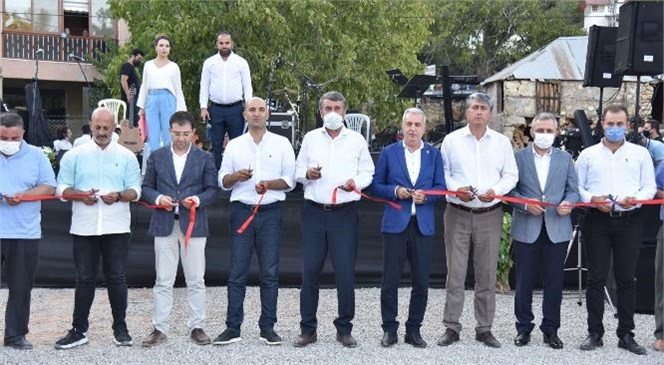 Anamur Belediyesi Tarafından İlçeye Bağlı Abanoz Yaylasında Yapımı Tamamlanan Halk Pazarı Tuğçe Kandemir Konseri İle Hizmete Açıldı