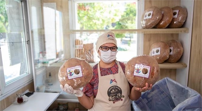 Kadınlar Üretiyor, Yöresel Ekmekler MER-EK’te Satılıyor