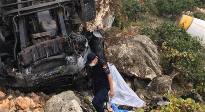 Mersin Çamlıyay'da Meydana Gelen Kazada Mikser Şarampole Yuvarlandı: 1 Ölü