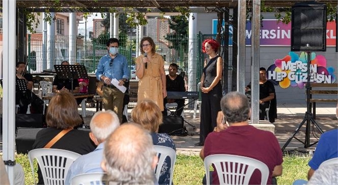 Yaş Almışlar, Kendi Günlerinde Şarkılarla Türkülerle Eğlendi