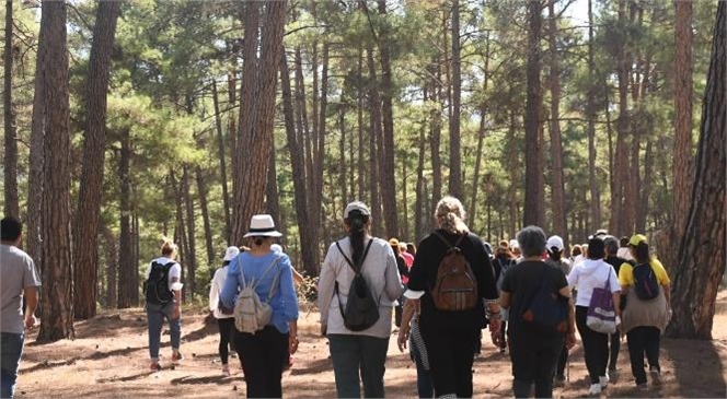 Çamlar Altında Yürüyüş Yapan Kadınlar, Cemevinde Ağırlandı