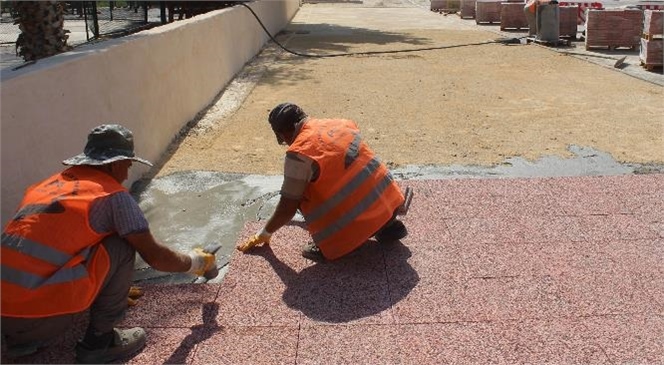 Büyükşehir Ekipleri, Eski Mezitli Mahallesi’nde Kaldırımları ‘Engelsiz’ Hale Getiriyor