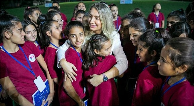 Mersin Büyükşehir’in Kır Çiçekleri, Dilek İmamoğlu, Nuray Karalar ve Meral Seçer’i Ağırladı