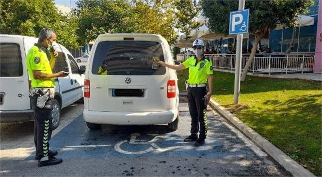 Mersin'de Farkındalık Yaratmak İçin "Engel Olma" Sloganıyla Broşürler Dağıtıldı