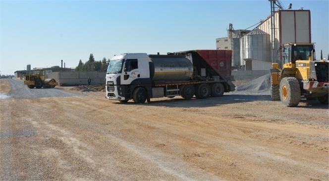 Tarsus Yunus Emre Mahallesi’nde Yıllardır İhmal Edilen Cadde, Büyükşehir Ekiplerince Asfaltlandı