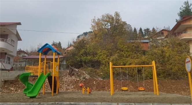 Çamlıyayla’nın 5 Noktasına Daha Büyükşehir Tarafından Çocuk Oyun Parkı Kuruldu