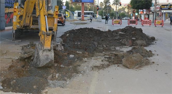 Mersin Büyükşehir Belediyesi, Tarsus Kent Merkezinde Trafik Akışının Hızlanması ve Rahatlaması İçin Düzenleme Çalışmalarını Sürdürüyor