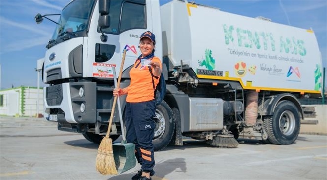 Mersin Büyükşehir’de Bir İlk: Süpürge Kamyonunda Kadın Şoför