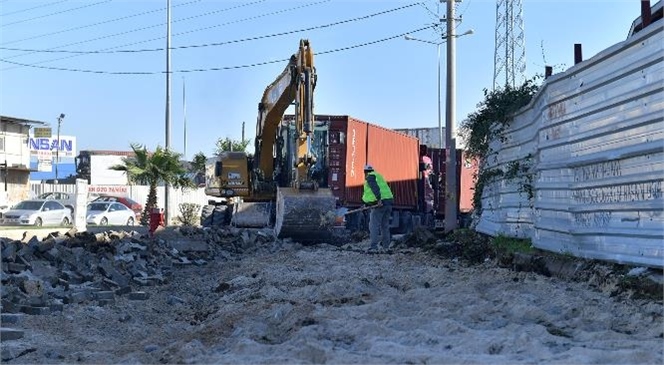 Akdeniz İlçesi Çilek Mahallesi’nde Yol ve Kaldırım Çalışmaları Sürüyor