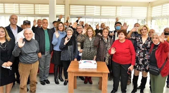 Emekli Evi Üyelerine Sürpriz Yılbaşı Kutlaması