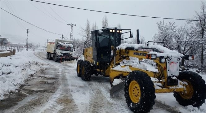 Büyükşehir Belediyesi, Mersin’in Yüksek Kesimlerinde Etkili Olan Kar Yağışının Ardından Yoğun Çalışma Yürütüyor