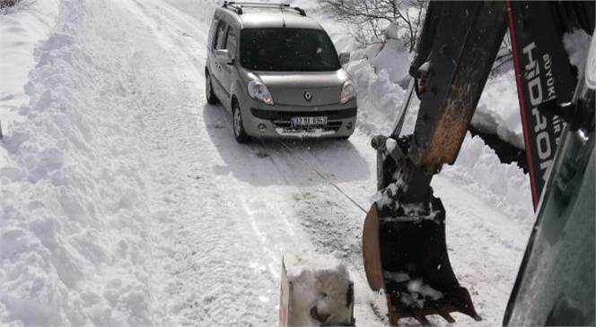 Karla Mücadele Ekipleri Yolda Kalan Vatandaşları Kurtardı