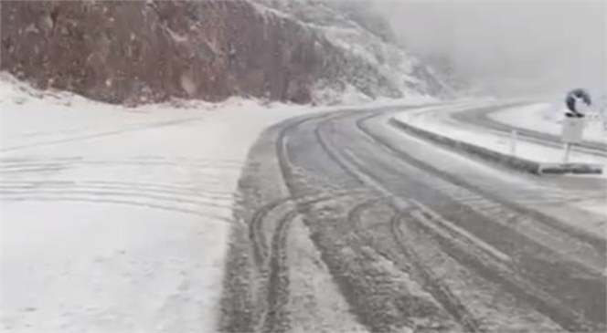 Mersin'in Birçok İlçesinde Kar Yağışı Etkisini Sürdürüyor