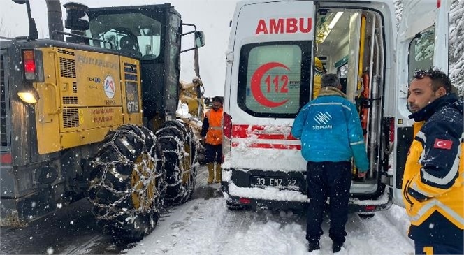 Mersin Büyükşehir Belediyesi’nden Çamlıyayla’da Gece-gündüz Kar’la Mücadele Çalışması