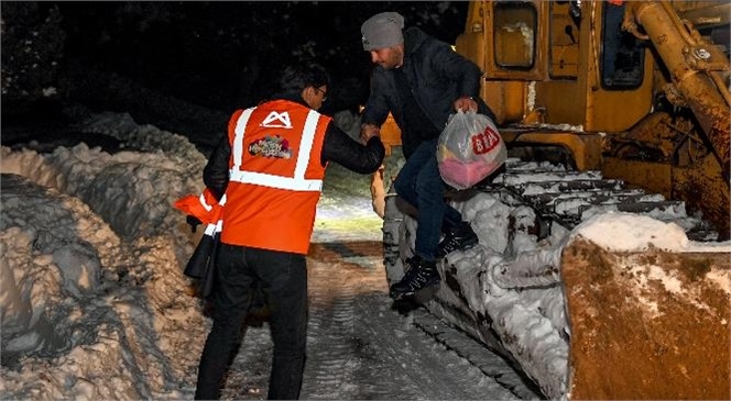 Mersin Büyükşehir, Vatandaşları Kar Esaretinden Kurtarıyor