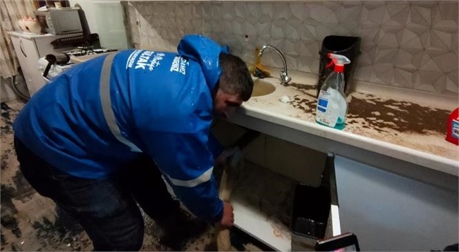 Bazı Aileler Otellere Yerleştirildi, Ev ve İşyerlerinde Su Tahliye Çalışması Yapıldı