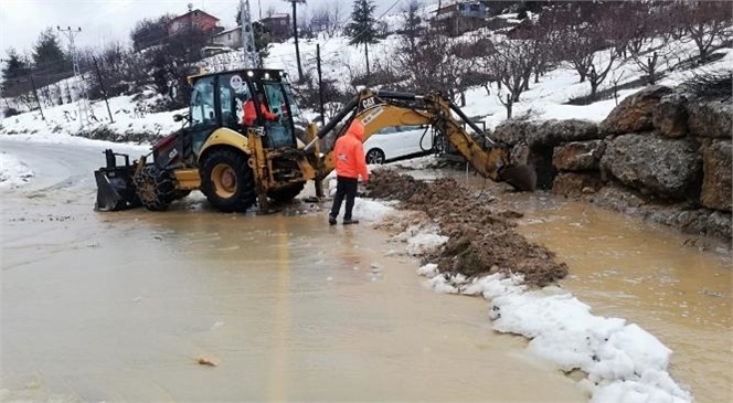 Mersin Büyükşehir Belediyesi, Çamlıyayla’da Vatandaşların Sıkıntı Yaşamaması ve Özellikle Ulaşımda Sorun Oluşmaması İçin 7/24 Hizmet Veriyor