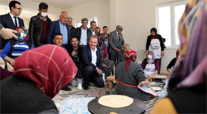 Başkan Seçer, Mut’ta Mahalle Muhtarları ve Vatandaşlarla Bir Araya Gelerek, Sorunları Dinleyip, Taleplere Yanıt Verdi