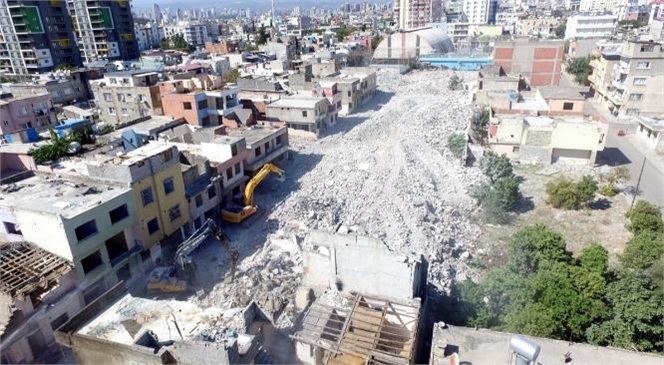 Akdeniz Belediye Başkanı Mustafa Gültak 1-7 Mart Deprem Haftası Nedeni İle Yaptığı Açıklamada Kentsel Dönüşümün Gerekliliğine Dikkat Çekti