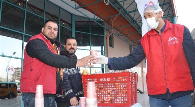 Büyükşehir’in Onlarca Noktada Dağıttığı Çorbalar Binlerce Vatandaşa Ulaşıyor