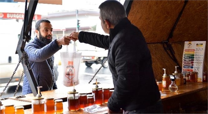 Mersinliler Balı Büyükşehir’in Bal Evi’nden Alıyor