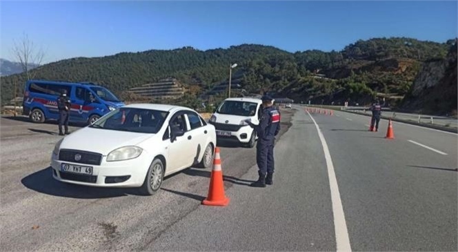 Mersin'de Aranan 23 Şahıstan 8'i Tutuklandı