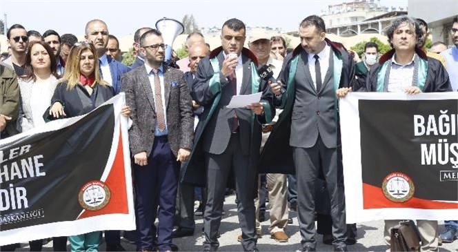 Mersin Barosu Yönetimi ve Avukatlarından Protesto