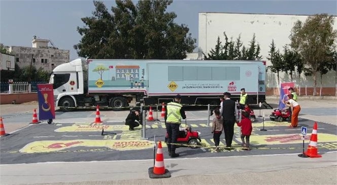 Jandarma Mobil Trafik Eğitim Tırı Mersin’de