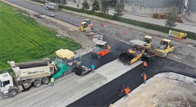 Tarsus’ta KOBİ İşletmelerinin Bulunduğu Bölgenin Yolları Sıcak Asfaltla Kaplandı