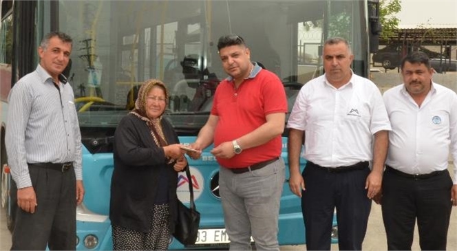 Yolculuk Yaptığı İki Belediye Otobüsünde de Para Düşüren Saniye Keskin, Parasını Eksiksiz Teslim Aldı