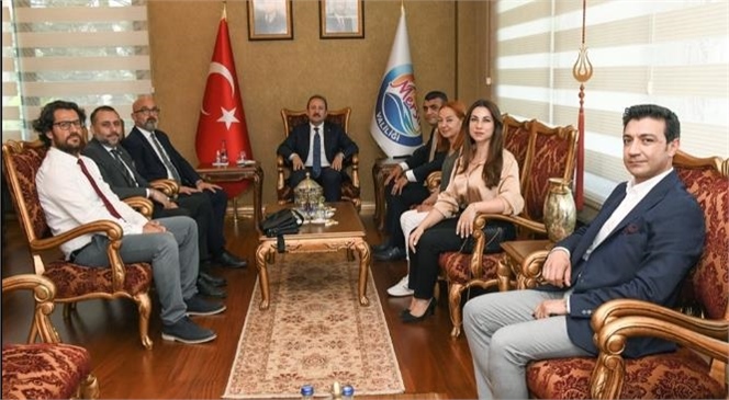 Mersin Barosu Başkanı Av. Gazi Özdemir ve Yönetim Kurulu Üyeleri, Mersin Valisi Ali Hamza Pehlivan'ı Makamında Ziyaret Ederek Yeni Görevinin Hayırlı Olmasını Diledi