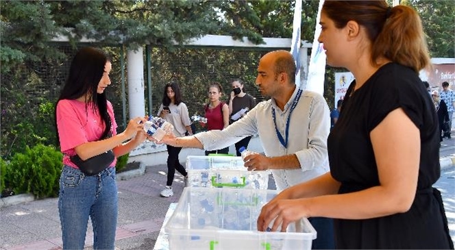 Büyükşehir’den Yks’ye Giren Öğrencilere Su İkramı