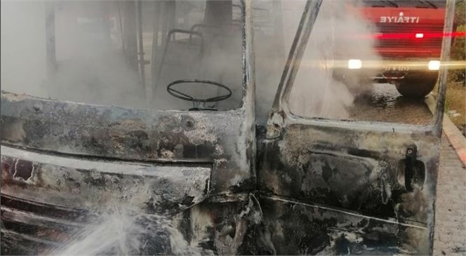 Tarsus'ta Tarım İşçilerini Taşıyan Servis Aracında Yangın Meydana Geldi