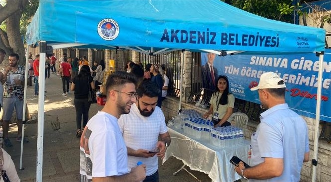 Akdeniz Belediyesi, Hafta Sonu İki Oturum Halinde Düzenlenen Yükseköğretim Kurumları Sınavı (YKS) Sınavına Giren Öğrencileri ve Ailelerini Yalnız Bırakmadı