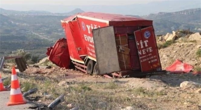 Mersin'de Eşya Taşımacılığı Yapan Kamyonun Yaptığı Kazada 4 Kişi Öldü