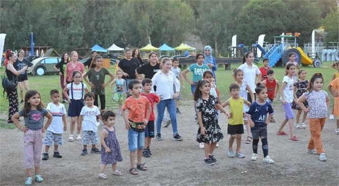 Ev İşlerinde Veya Tarlalarda Çalışan Kadınlar Tarsus Gençlik Kampı’nda Stres Attılar