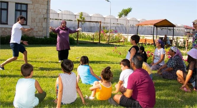 Gazi Çiftliği’nde Tiyatro Provalarında Oyuncu Özgün Aydın Yaratıcı Drama Dersi Verdi