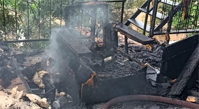 Mersin Tarsus'ta Eski Yapı Bir Evde Yangın Meydana Geldi