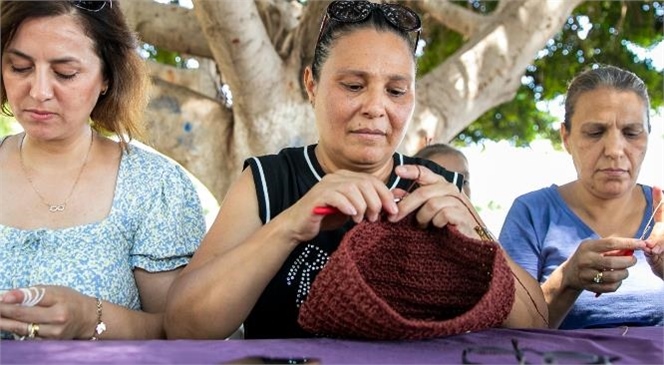 Mersin Büyükşehir’den Kadınlara Hasır Örgü Atölyesi