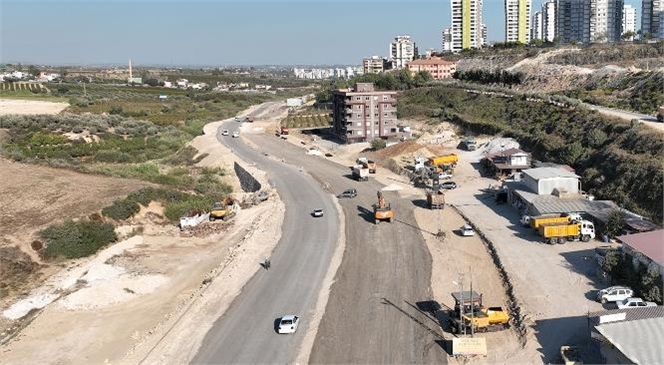 Tarsus’un Birçok Noktasında Aynı Anda Büyükşehir’den Yol Yapım Çalışması