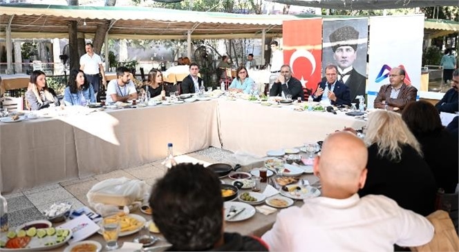 Başkan Seçer, Uluslararası Tarsus Festivali Kapsamında Kente Gelen Gazetecilerle Bir Araya Geldi