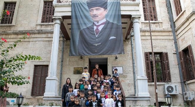 Büyükşehir’in Mevlana Kadın ve Çocuk Atölyesi İle Engelsiz Yaşam Parkı Öğrencileri Atatürk Evi’ni Ziyaret Etti