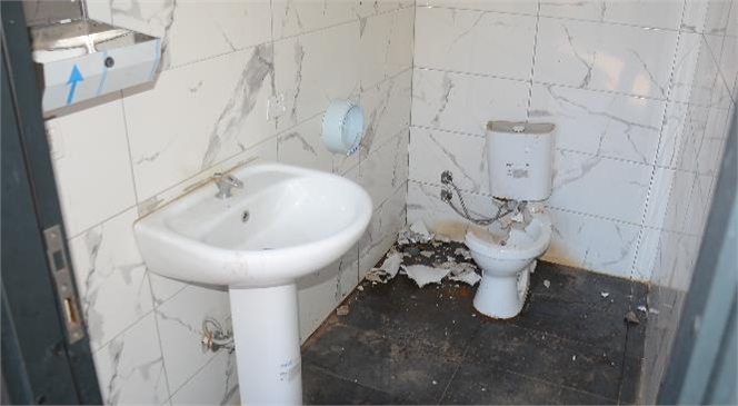 Berdan Barajı Mesire Alanındaki Tuvaletlerin Kapısı Söküldü, Taşlarla Lavabolar Kırıldı
