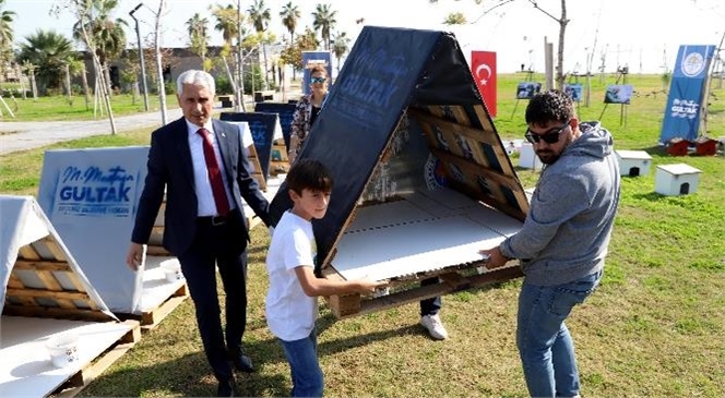 Akdeniz Belediyesi, Köpek Kulübeleri, Kedi Yuvaları ve Kuş Evleri Dağıttı