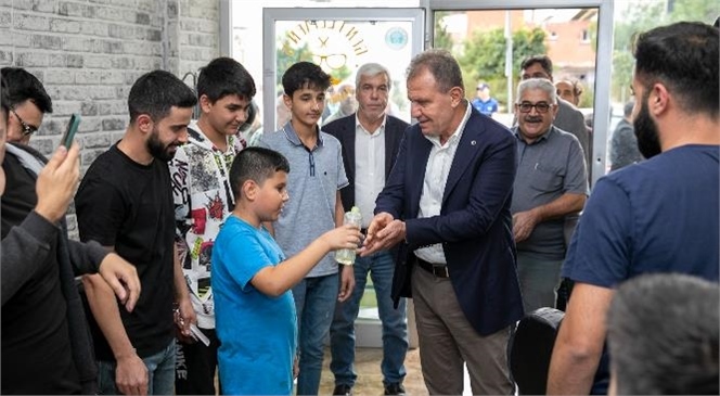 Mersin Büyükşehir Belediye Başkanı Vahap Seçer, Toroslar İlçesi’ne Bağlı Çağdaşkent Mahallesi’ni Ziyaret Etti